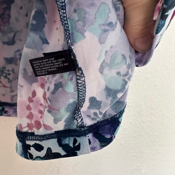 The limited floral cold shoulder blouse size small - Picture 4 of 6